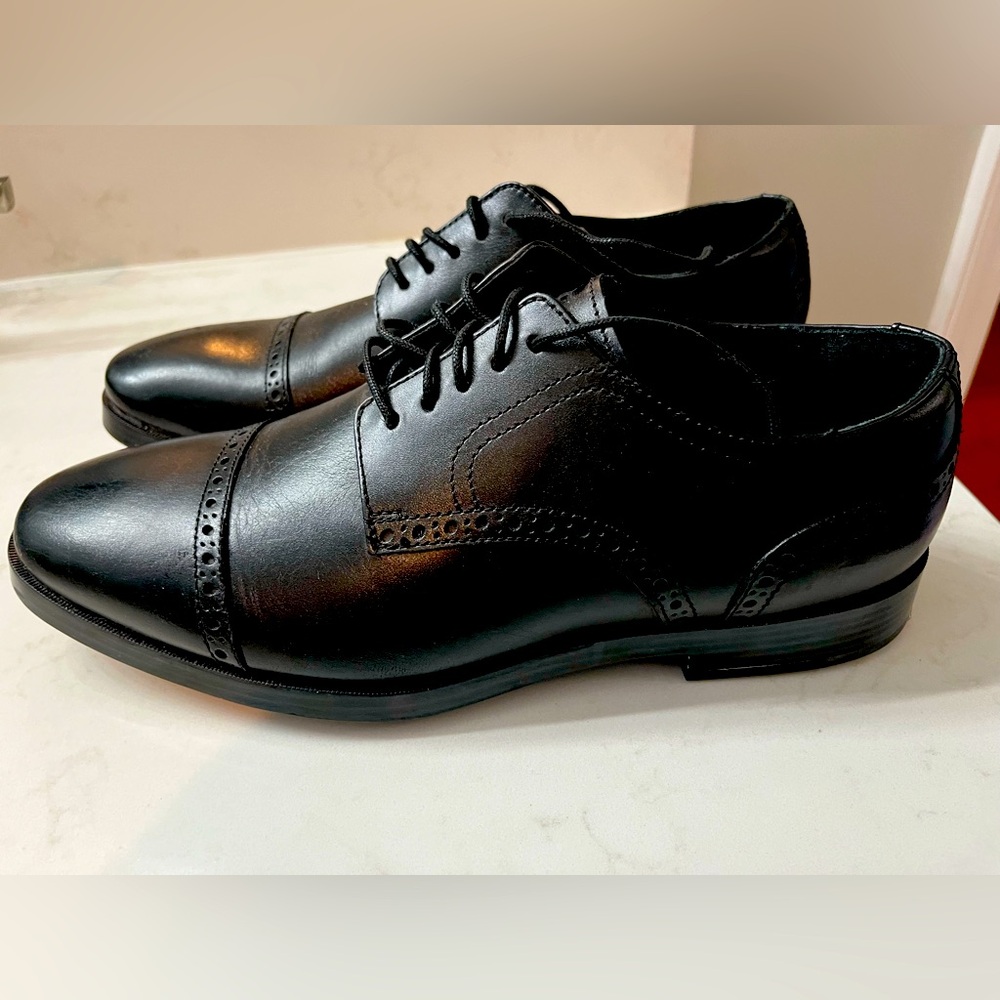 Men’s Cole Haan dress shoes. Excellent condition. Size  8.5 Wide